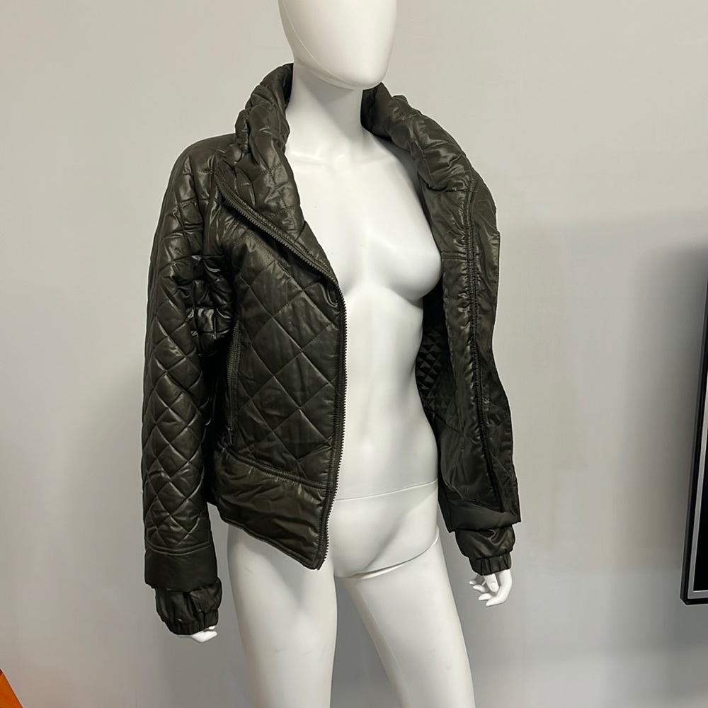 Stunning Stella McCartney puffer jacket super stylish and modern looking